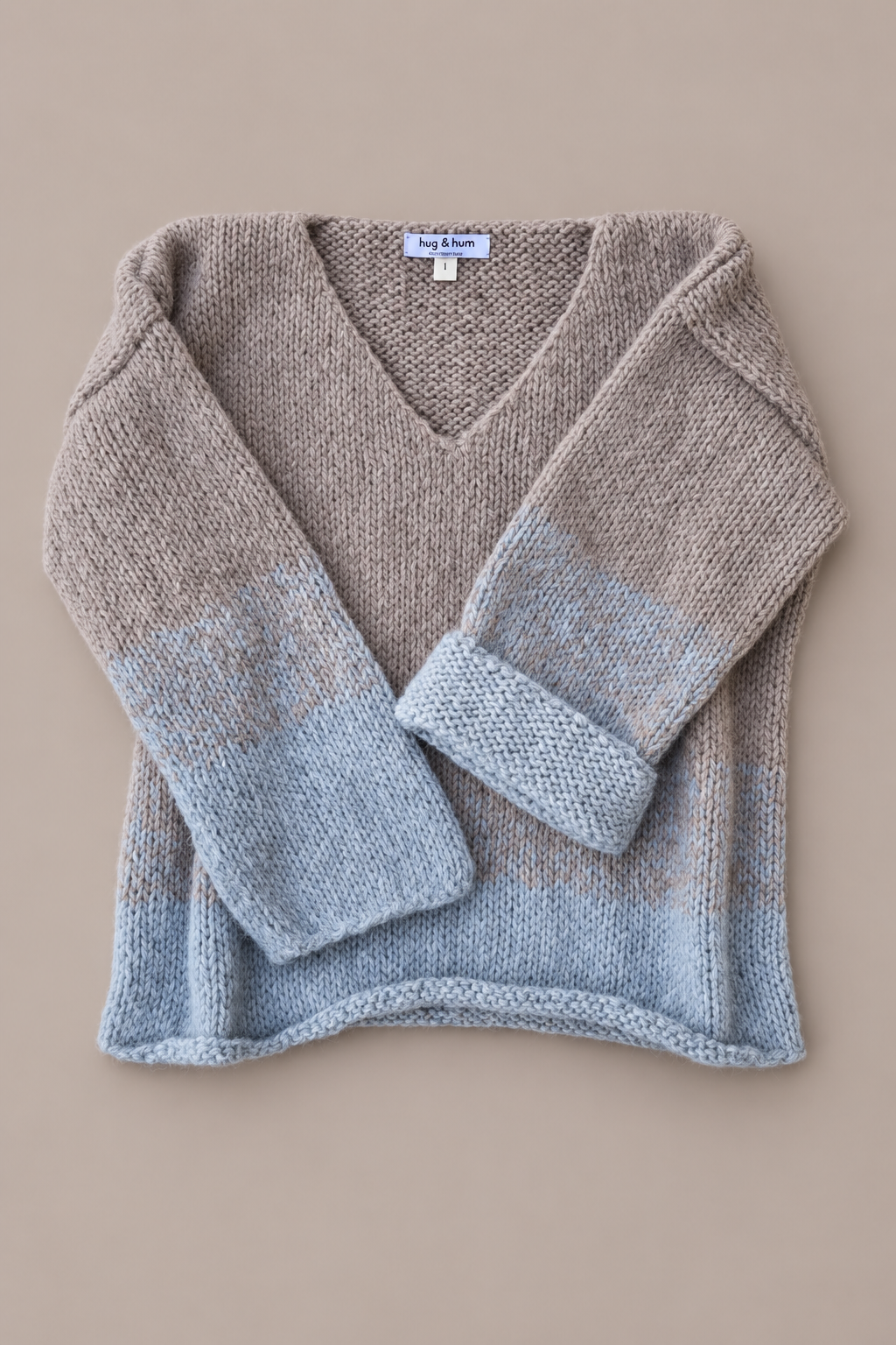 Eloïse ~ alpaca v-sweater, sand dégradé