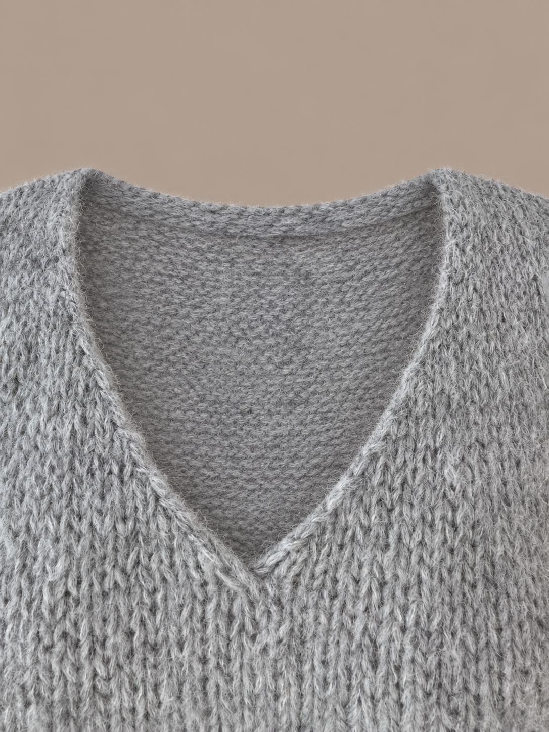 Eloïse ~ alpaca v-sweater, light grey dégradé