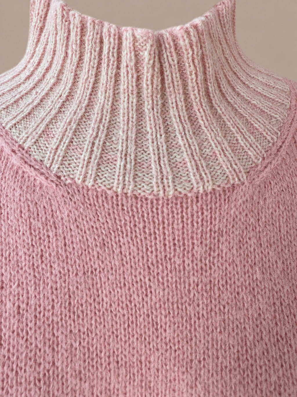Elysée ~ alpaca hipster trui met hoge hals, powder pink
