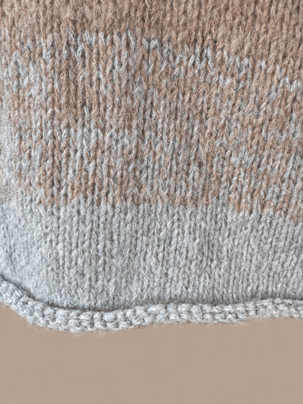 Eloïse ~ alpaca v-sweater, sand dégradé