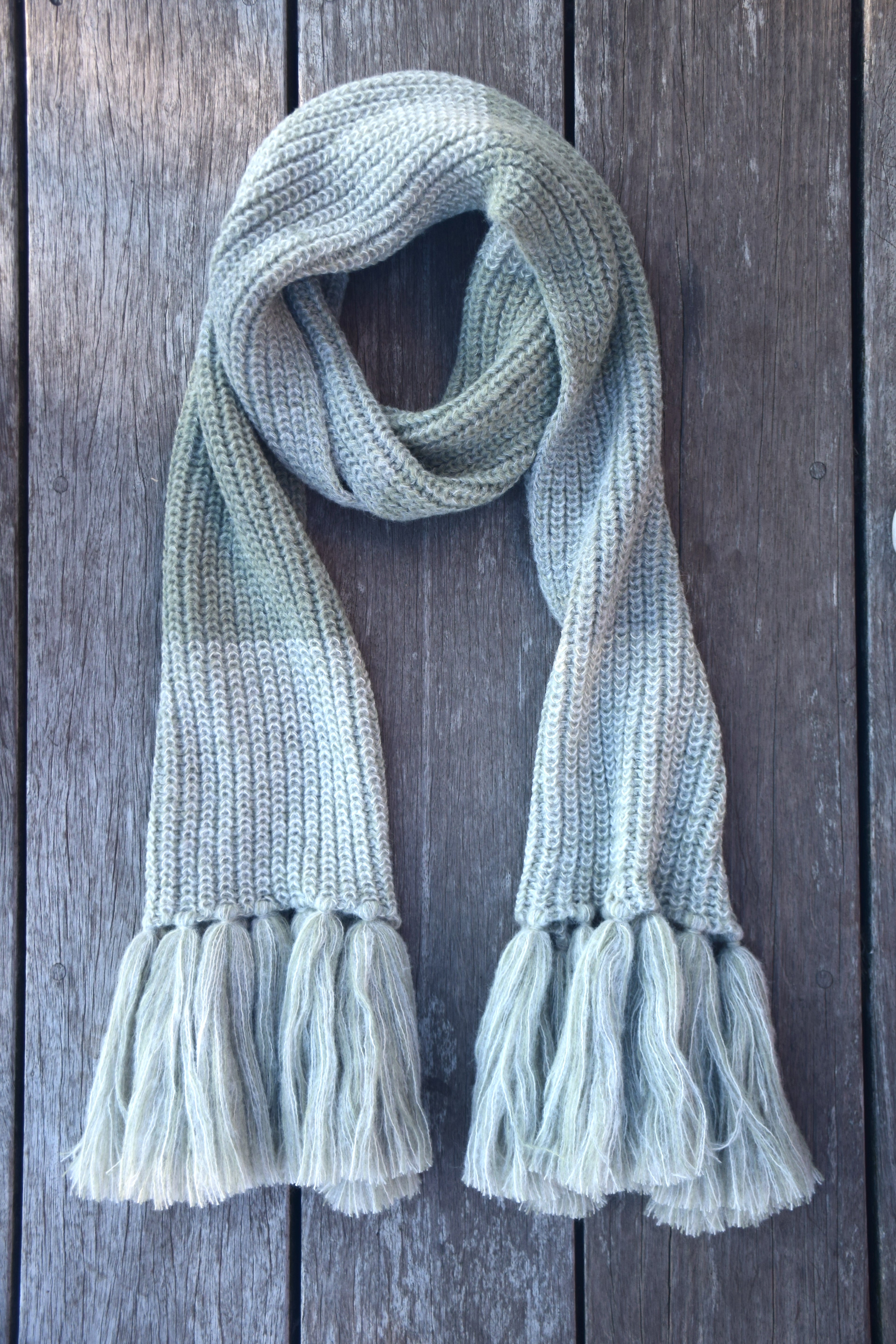 ELARA scarf with fringes