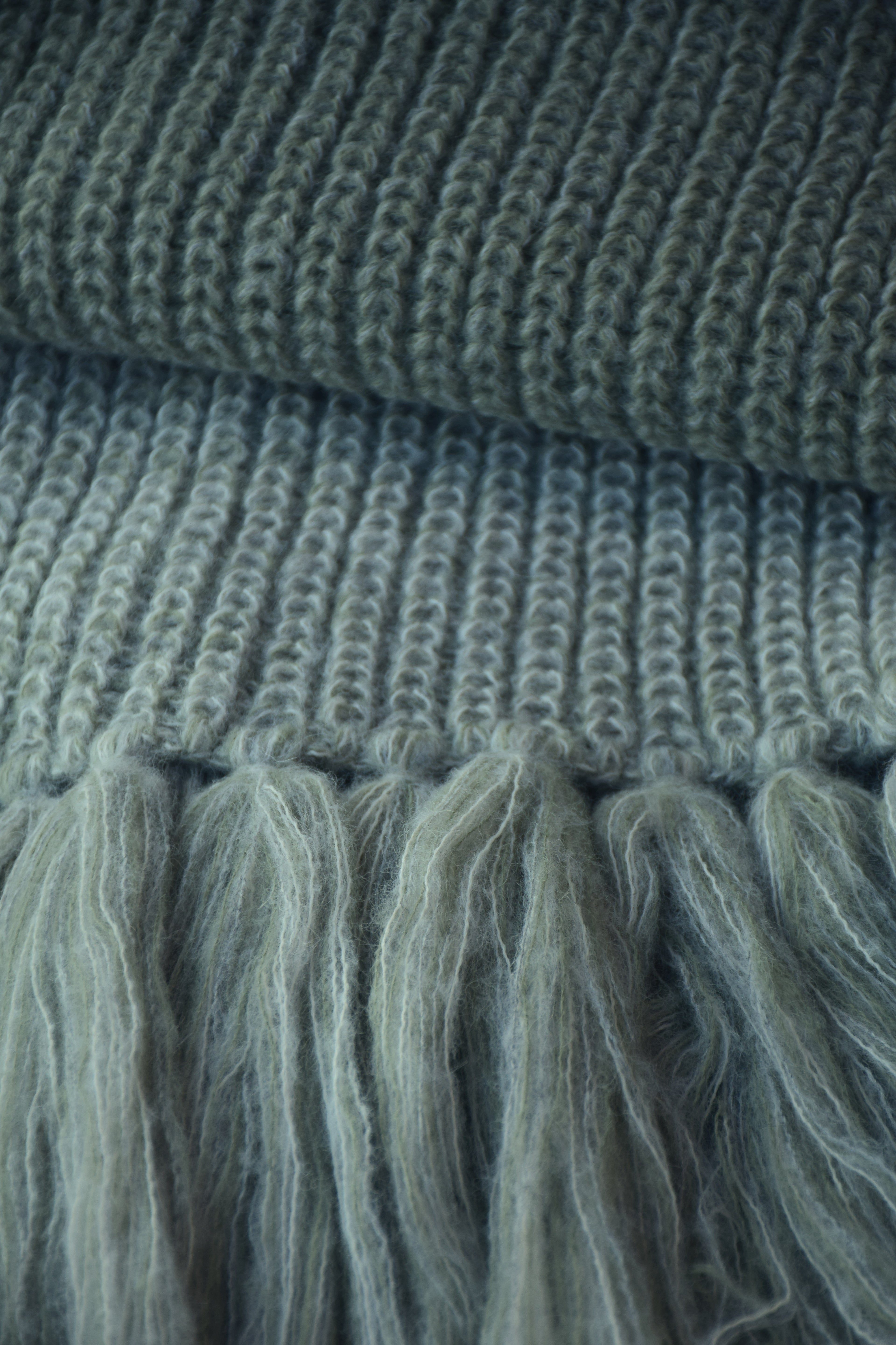 ELARA scarf with fringes